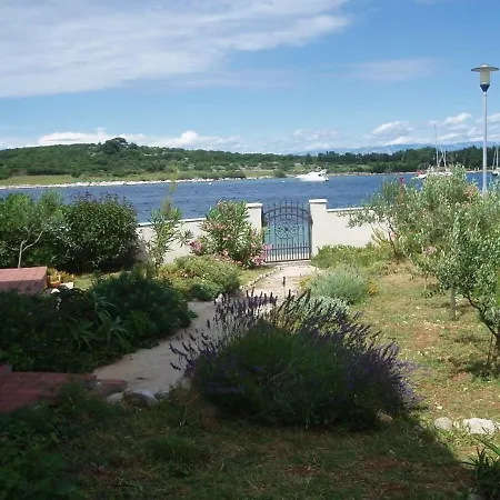 Apartman Azur *